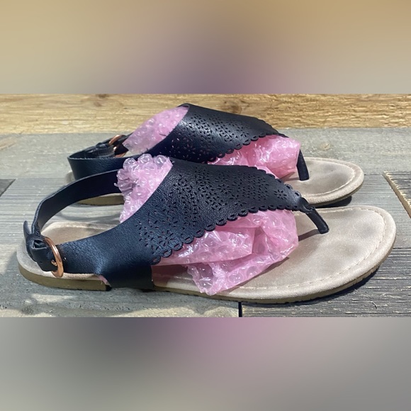 WOMAN’S SIZE 8.5 LC LAUREN CONRAD BLACK SOFT BUCKLED FESTIVAL THONG FLAT SANDALS - Picture 4 of 9